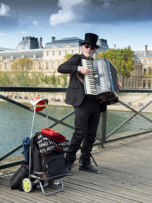 musician street paris
