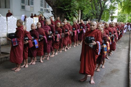 myanmar monks religion