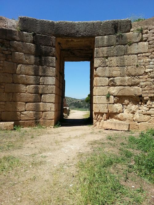 mycenae lions grave wall