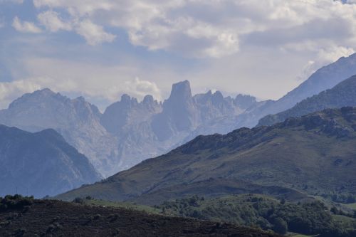 Naranjo De Bulnes (Asturias)