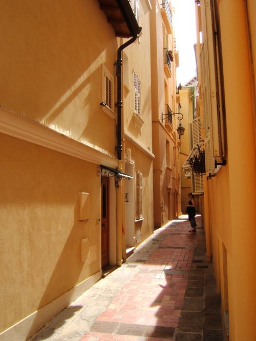 narrow street monaco city