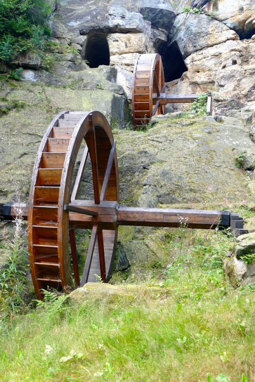 nature landscape wooden wheels
