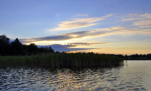 nature  monolithic part of the waters  lake