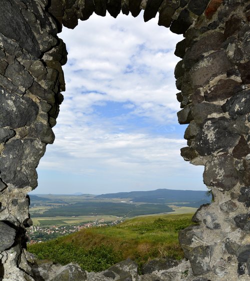 nature  stone  window