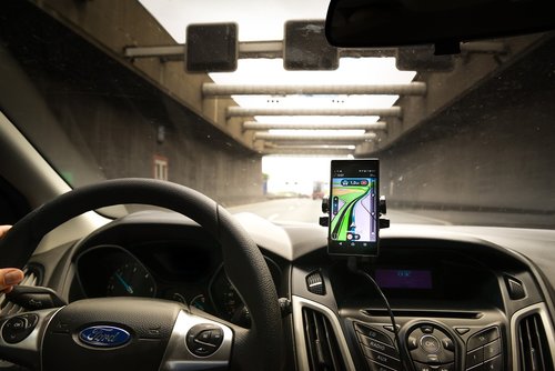 navigation  car  phone