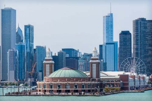 navy pier chicago skyline river view