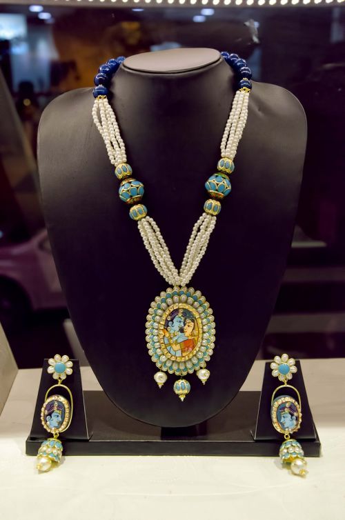 necklace earrings krishna