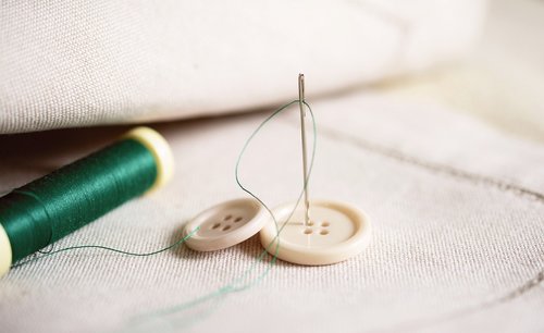 needle  button  sew