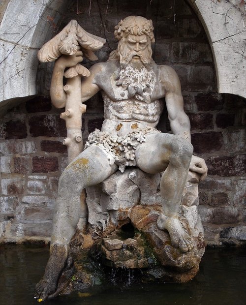 neptune  gods  sculpture