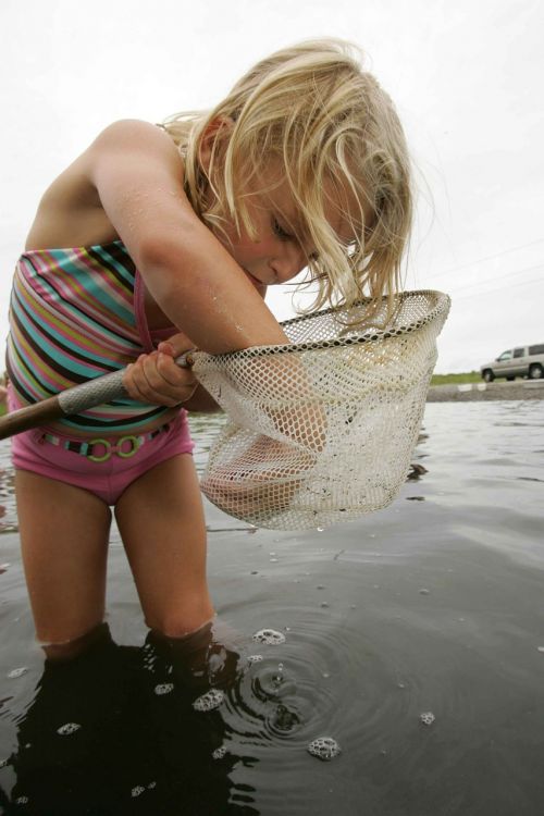 net playing girl