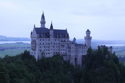 neuschwanstein castle germany cloudy day