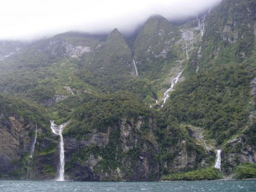 new zealand waterfall mountains