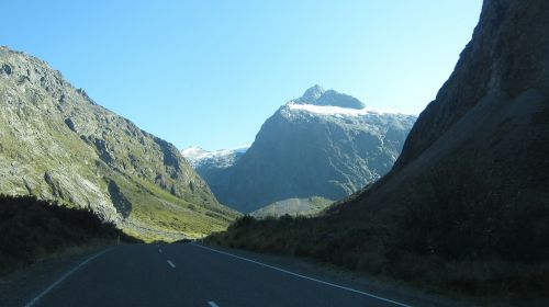 new zealand road mountains