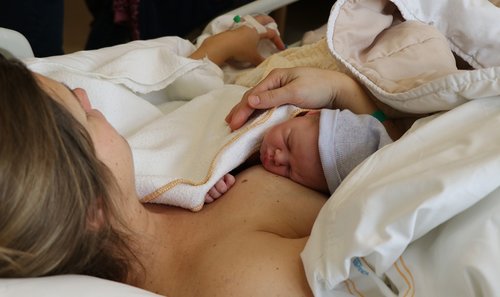 newborn  baby  childbirth