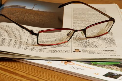 newspaper glasses read