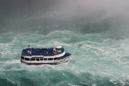 niagara falls  maiden of the mist  boat