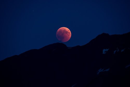 night photograph  full moon  blood moon