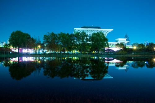 night view reflection the water