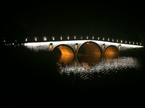 night view baimahu arch bridge