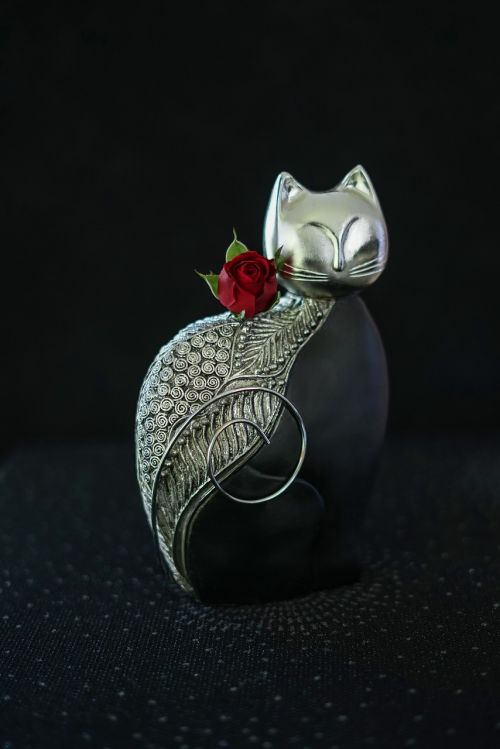 noble cat figure black silver decoration