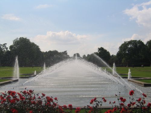 nordpark dusseldorf fountain water feature