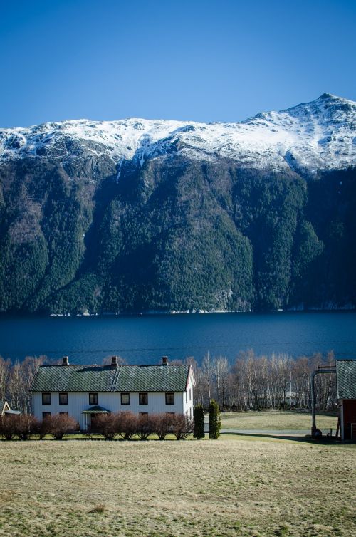 norway mountains house