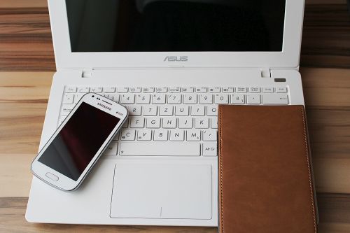 notebook smartphone home office