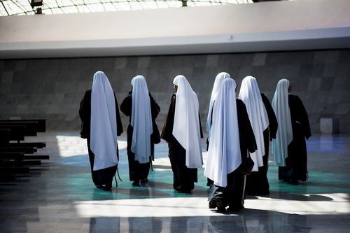 nuns  church  religion