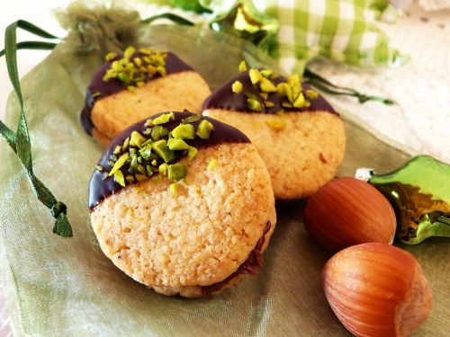 nut thalers pistachios christmas cookies
