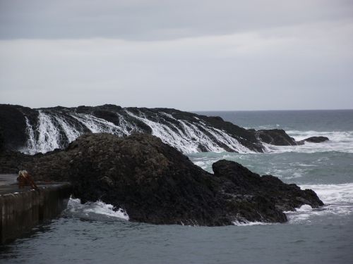 ocean water rocks