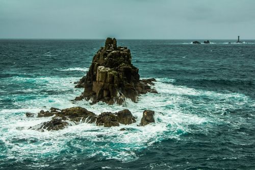 ocean rock waves