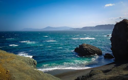 ocean waves mountains