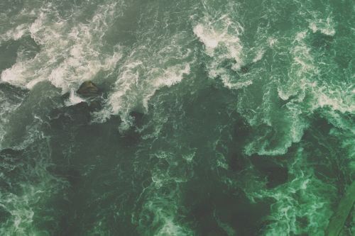 ocean waves green