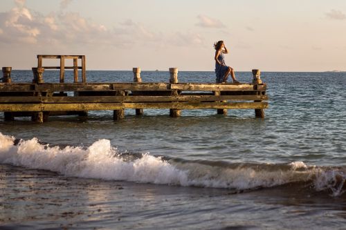 ocean waves dock beach