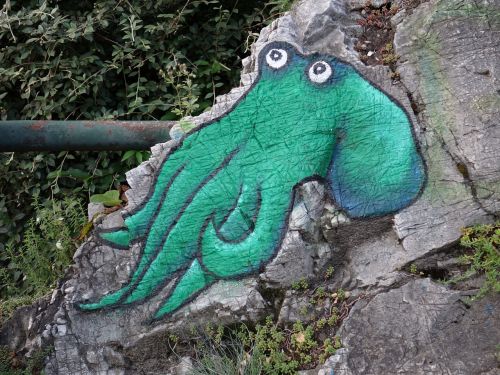 octopus painted graffiti