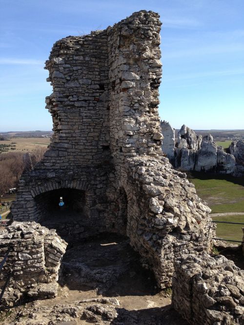 ogrodzieniec castle the ruins of the