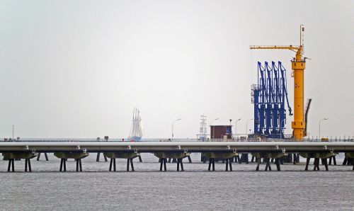 oil port sea bridge conveyors