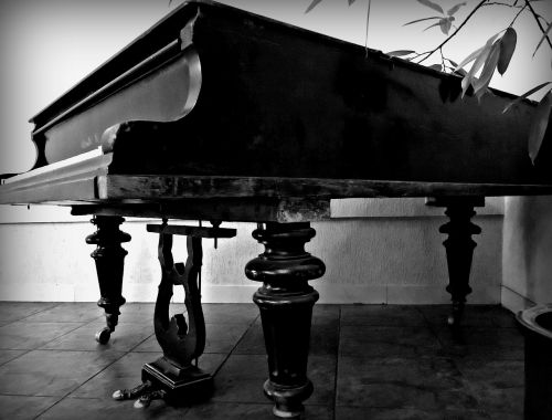 old grand piano music