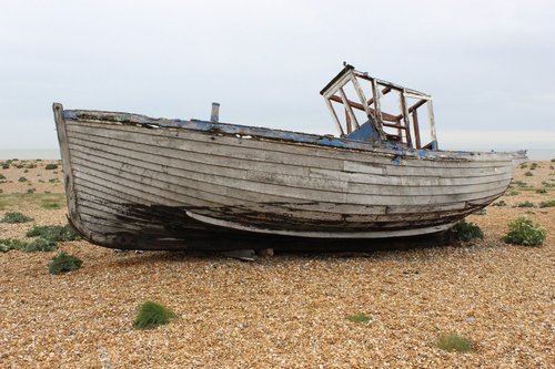 old boat  dungeness  abandoned