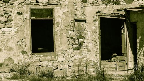 old house abandoned damaged