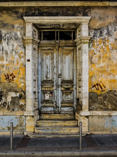 old house door architecture