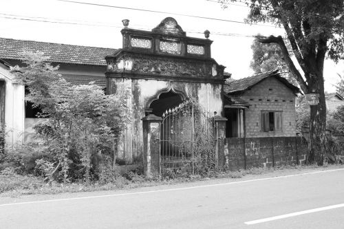 old-house monochrome old
