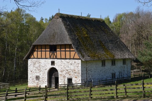 old houses  barns  farm