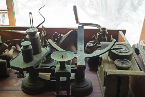 Old Scale With Weights