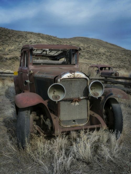 old timer automobile rusty