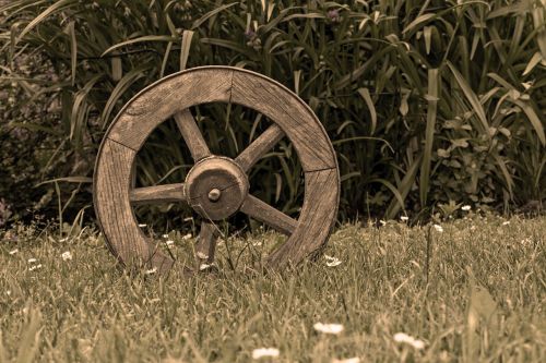 old wheel wheel cart