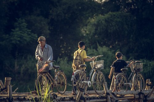 oldmen  youngmen  bike