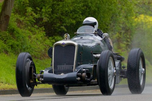 oldtimer racing car wet