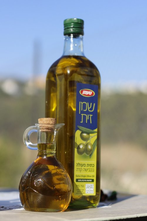 olive  oil  in bottle
