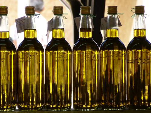 olive oil  market  bottles